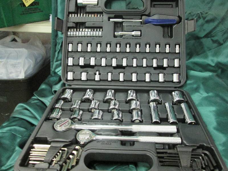 lot 57 image: Ultra tough ultra steel 107 piece 1...