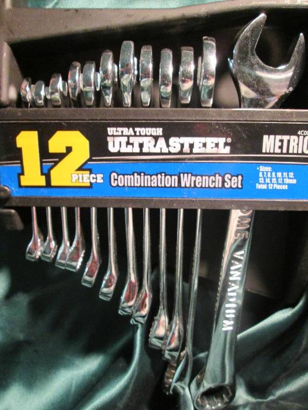 lot 104 image: Ultra tought and ultra steel 12 pc....