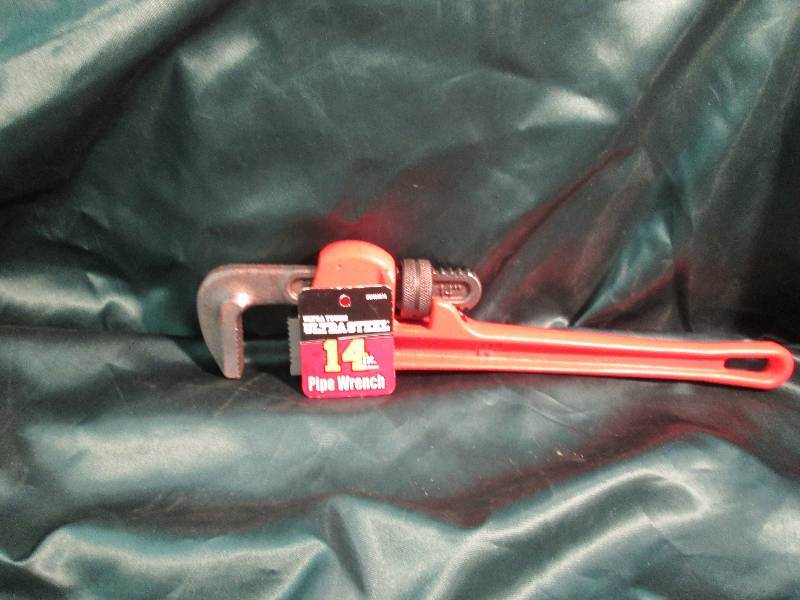 lot 224 image: Ultra tough ultra steel 14 In. pipe...