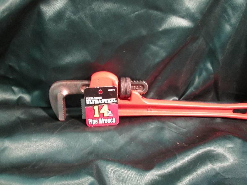 lot 225 image: Ultra tough ultra steel 14 In. pipe...