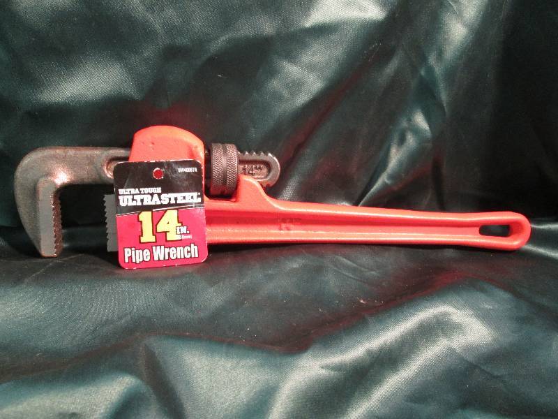 lot 230 image: Ultra tough ultra steel 14 In. pipe...