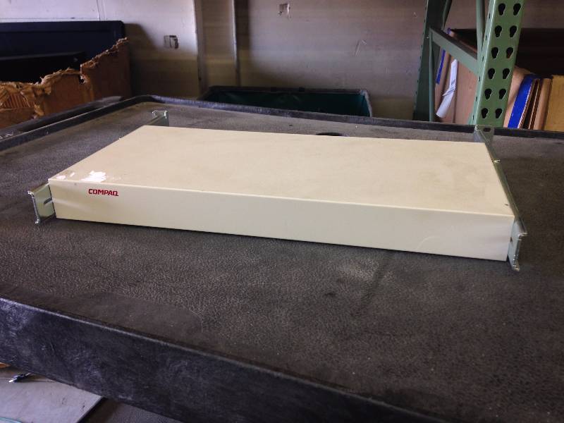 lot 13 image: Compaq EO1004B KVM Switch Has not ...