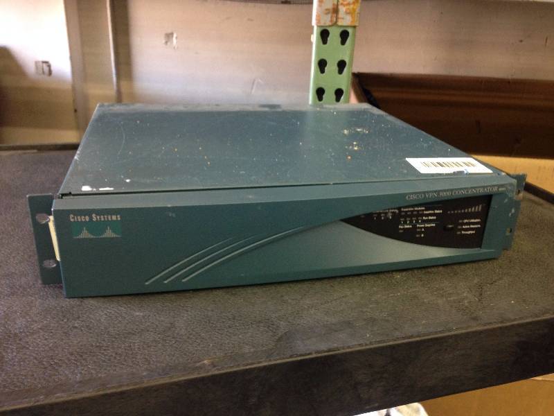 lot 24 image: Cisco VPN 3000 Concentrator Series...