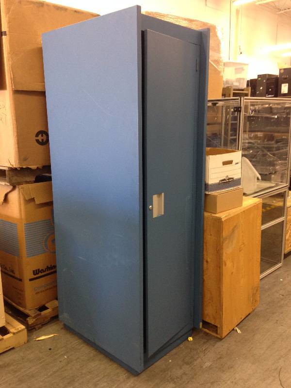 lot 43 image: Blue Server RackCabinet...