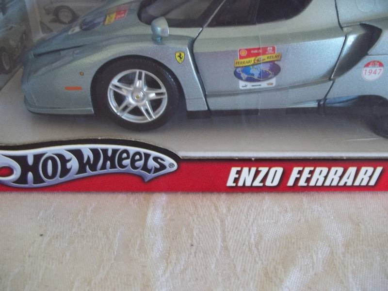 Model Car Enzo Ferrari