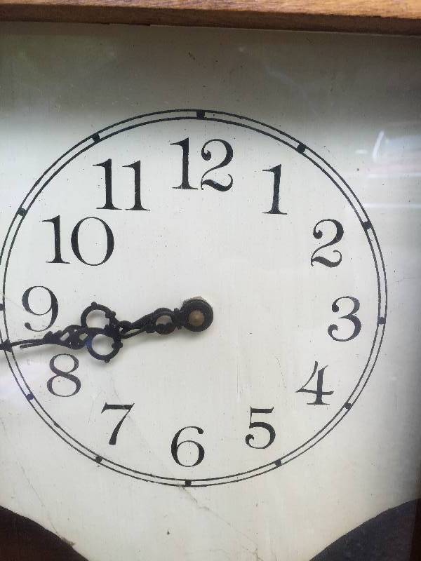 lot 9 image: Mantel clock large and tall