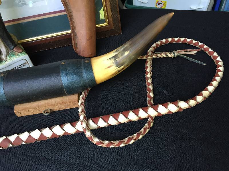 lot 33 image: Large lot of cowboy collectibles