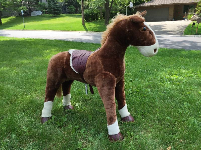 lot 28 image: Really large play horse