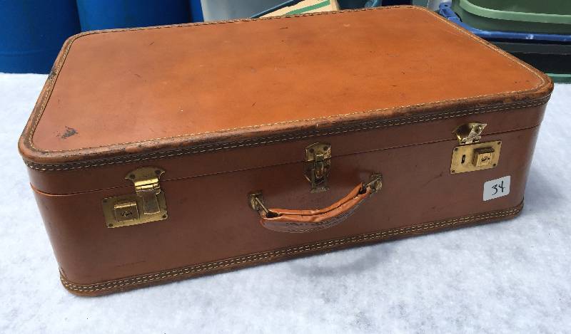 lot 61 image: Vintage suitcase