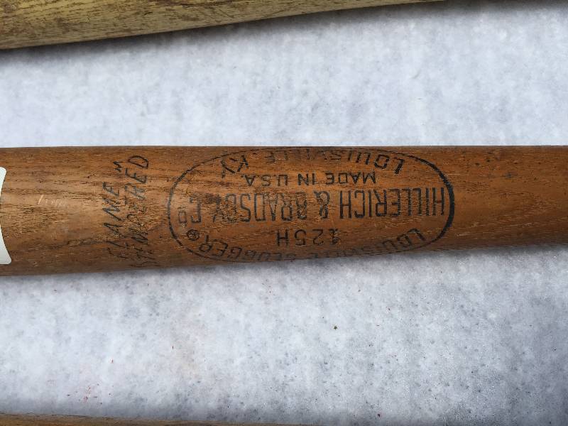 lot 51 image: Lot of 4 collectible vintage baseball bats