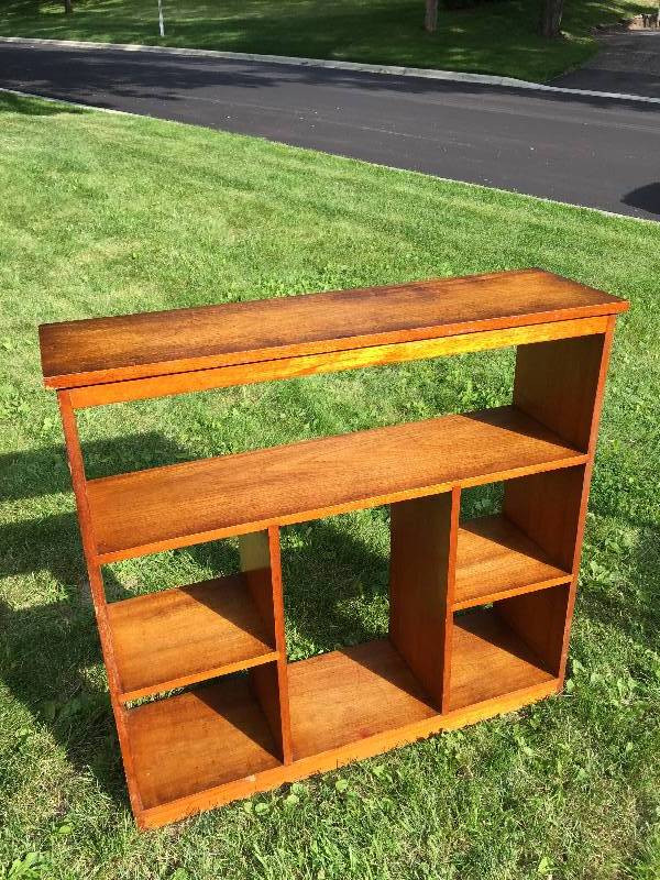 lot 42 image: Mid century modern shelving unit, Square 1960s style