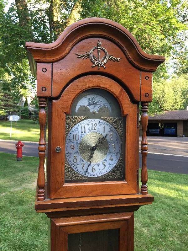 lot 6 image: Large grandfather clock