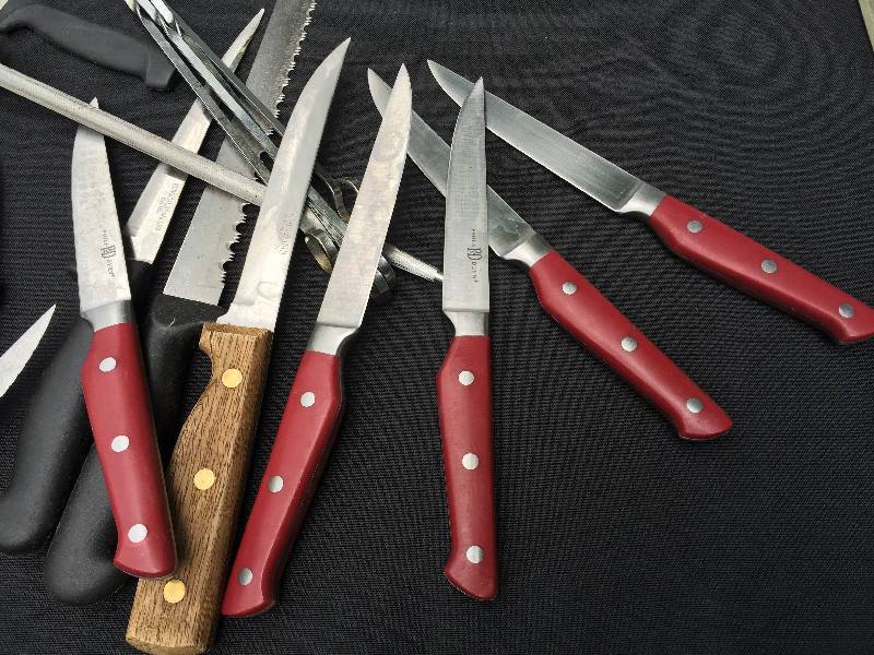 Lot of Sharp knives, sharpening iron, & BBQ Skewers. Assorted.