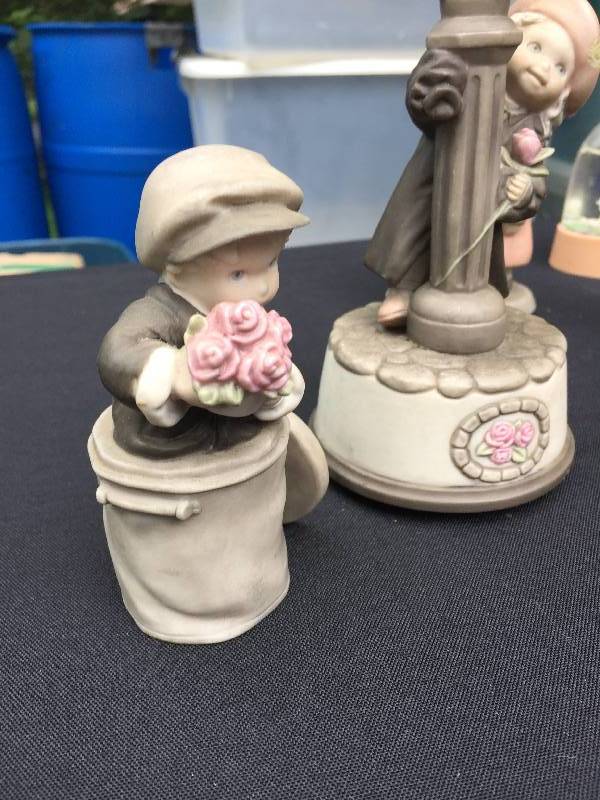 Six Figurines, Musicbox.& Sno-Globe.