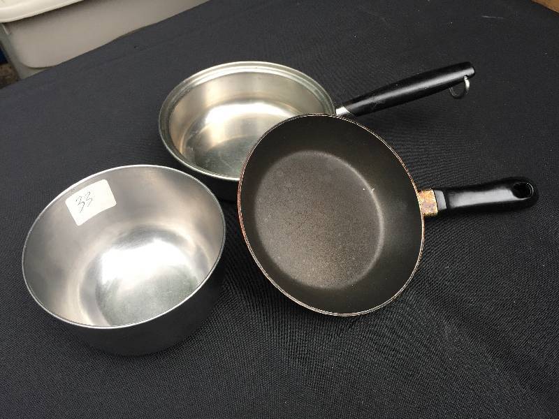 large lot of Pots& Pans TFal, Chefmate, Others.  Great for the starting-out college student or that first apartment.