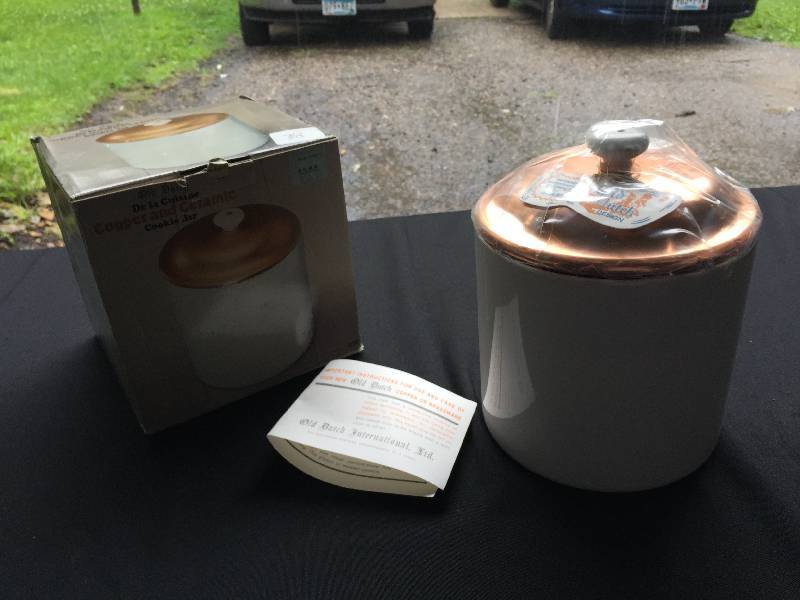Cookie jar new in box. Old Dutch de la Cuisine Copper & Ceramic.