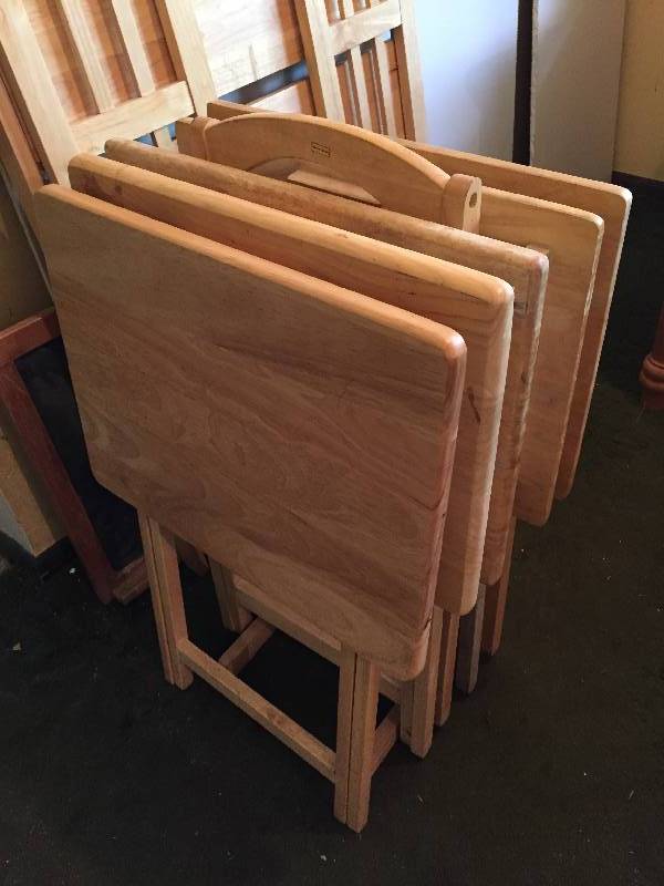 Set Of 5 Blond Maple Wood Tv Trays W Rack Burnsville Estate Part Set Of 5 Blond Maple Wood Tv Trays W Rack Burnsville Estate Part 3 Household Items Liances Lighting Dishes K Bid