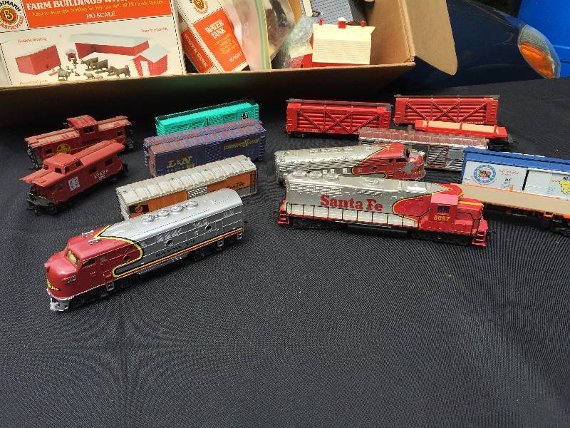 lot 4 image: Lot of 5 collectible trains in original boxes