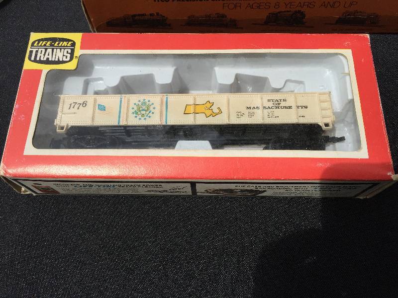lot 6 image: lot of 3 collectible trains in original boxes
