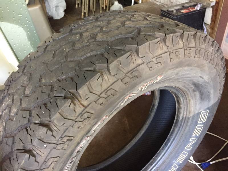 lot of 2 general AT 2 tires