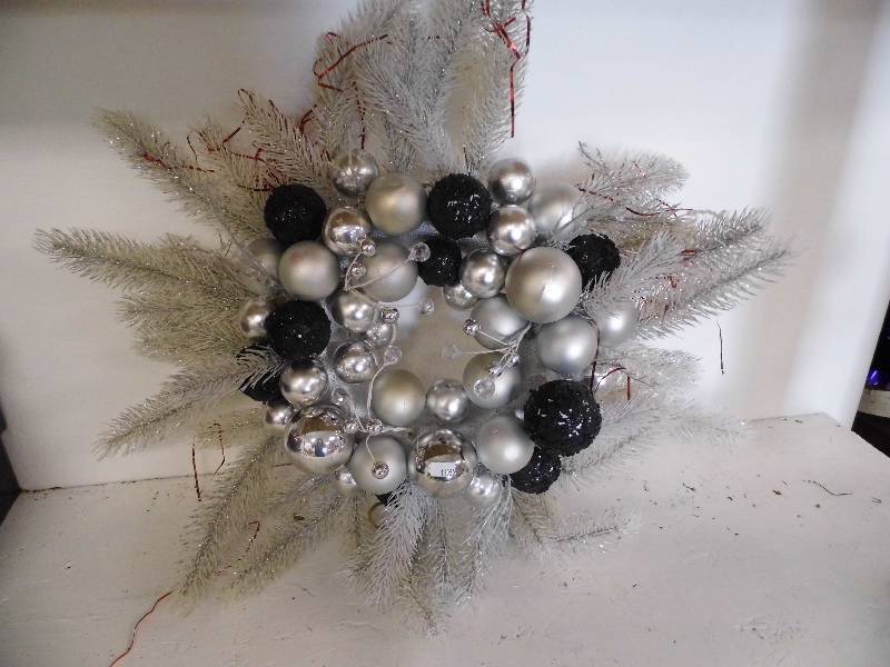2 Christmas Wreaths