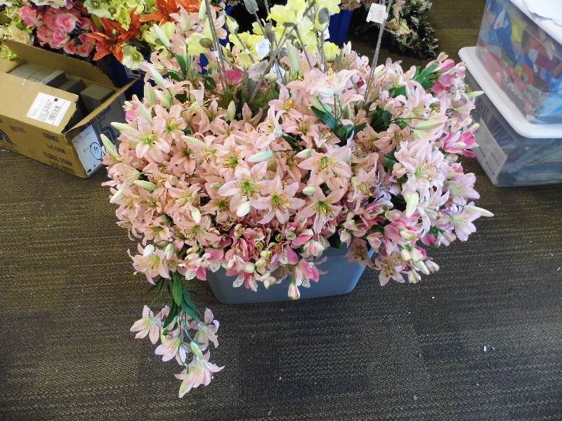 18 Gallon Tote of Assorted Flowers