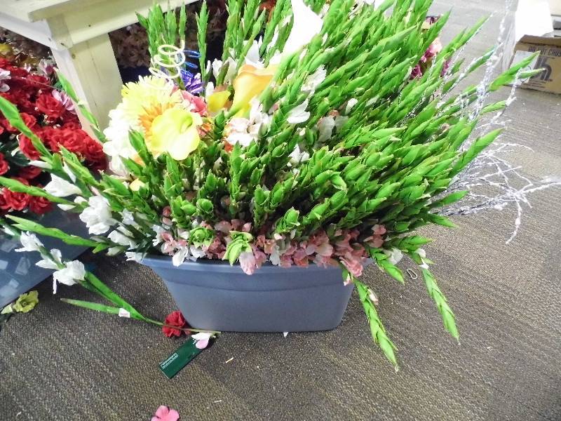 18 Gallon Tote of Assorted Flowers