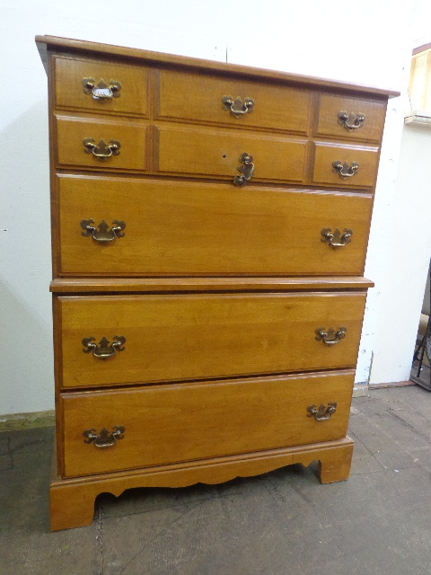 lot 10 image: Nice Chest of Drawers