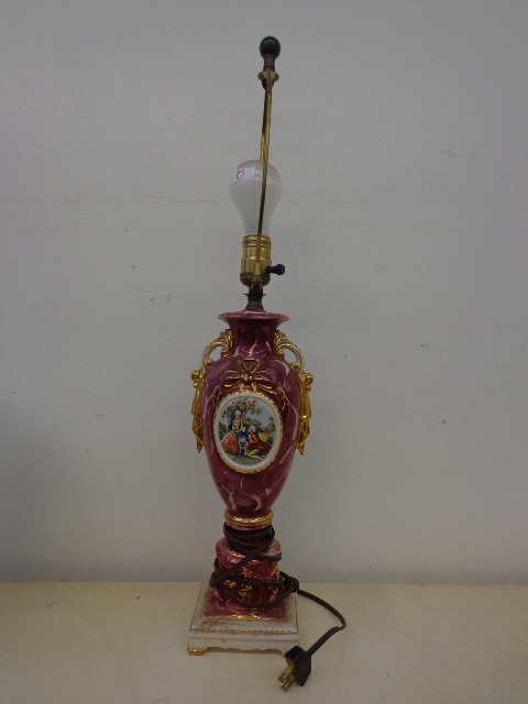 lot 8 image: Old Fancy Table Lamp