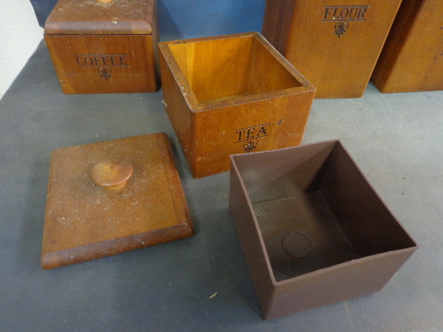 lot 14 image: Kitchen Canisters