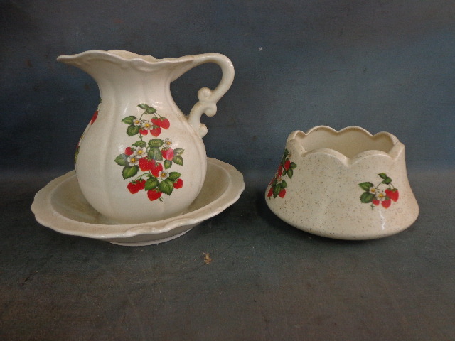 lot 18 image: Strawberry design  items