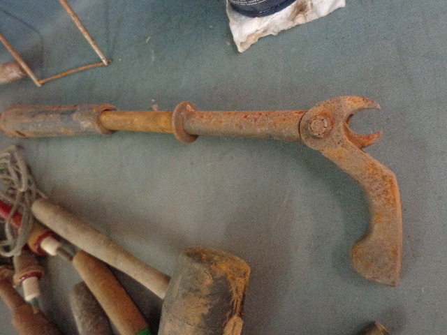 lot 33 image: Various Garage Items
