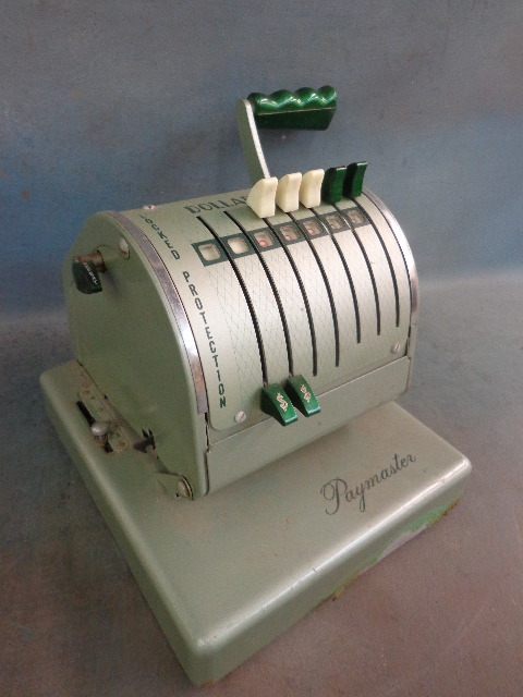lot 39 image: Vintage paymaster