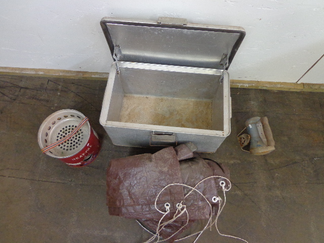 lot 43 image: Vintage out door items