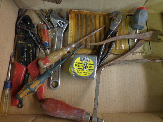lot 61 image: Garage Items
