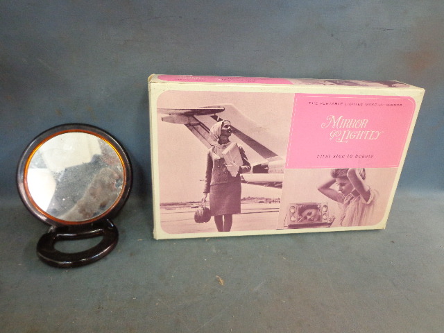 lot 66 image: NIB Portable Lighted Make-Up Mirror