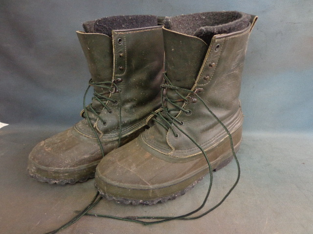 lot 68 image: Mens La Cross Boots