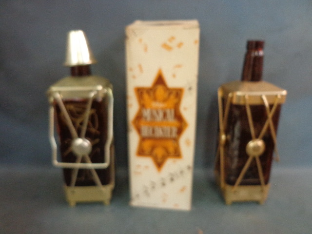 lot 81 image: Musical Decanter Set of Two