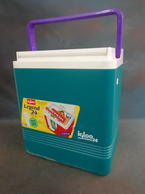 lot 100 image: Igloo Cooler