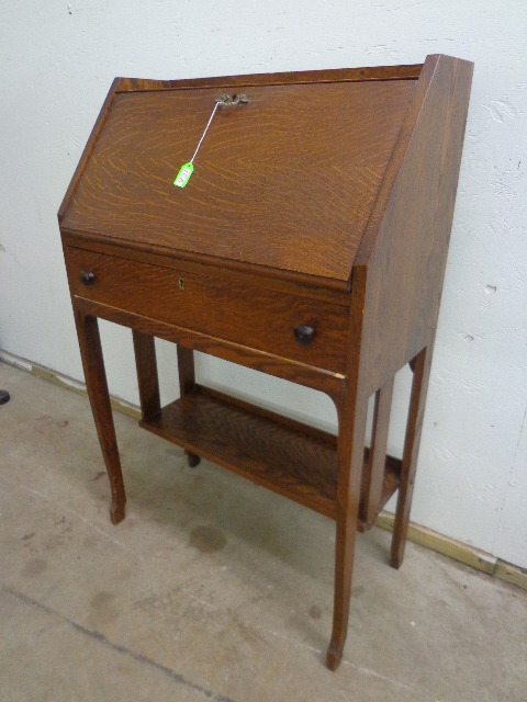 lot 108 image: Oak Desk