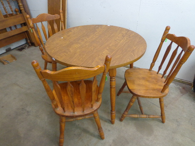 lot 4 image: Kitchen Table