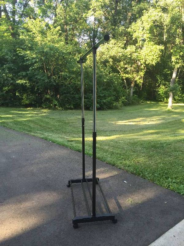 New Single Pole Clothes Rack
