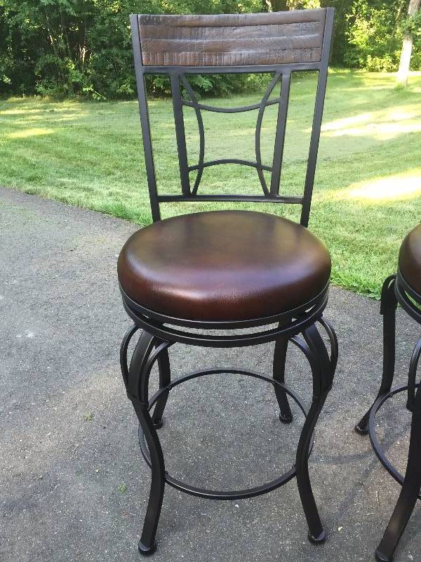 3 New Hillsdale Furniture Portland Swivel Bar Stools
