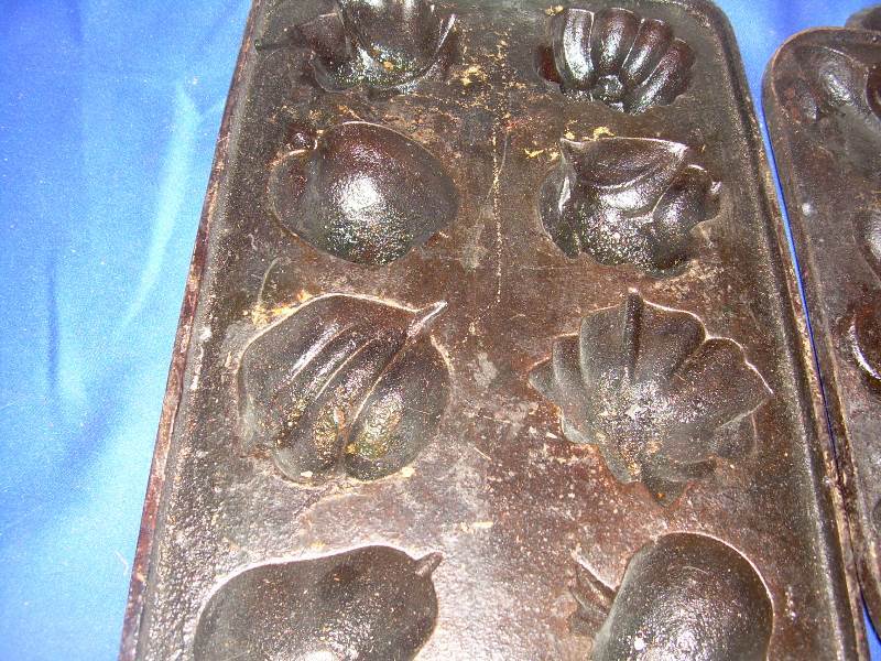 antique baking pans