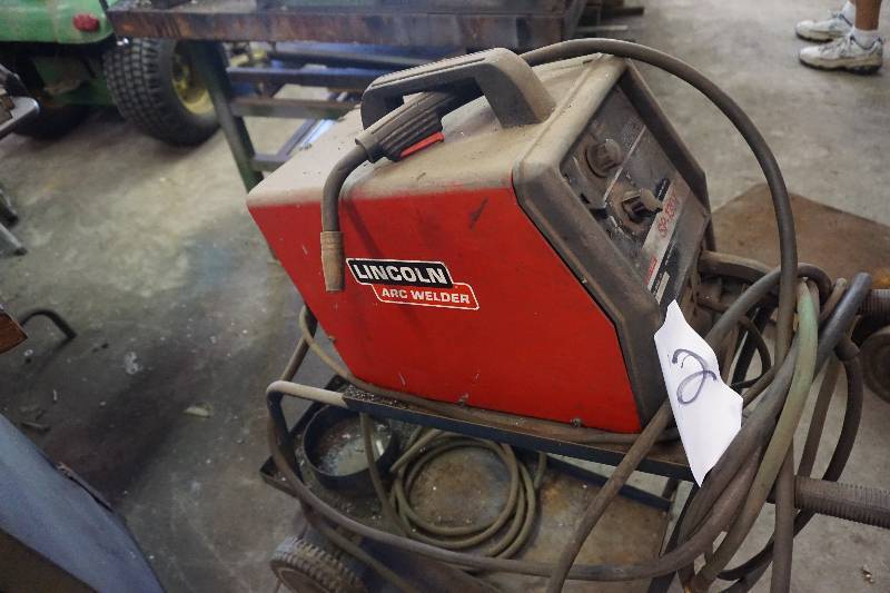 Lincoln Brand Model SP130T Gas Wire Feed Welding System With Wheeled CartStand