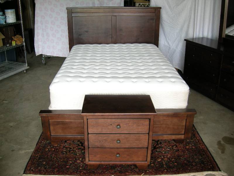 Queen size Bedroom set