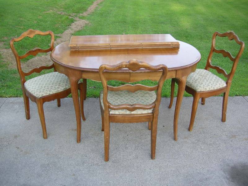 Dining Table and 3 chairs