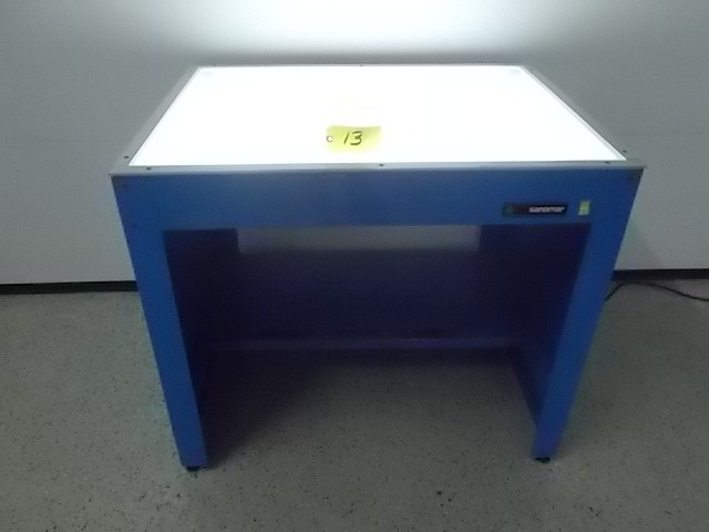 lot 13 image: Sandmar DX30 40 x 30 Deluxe Light Table