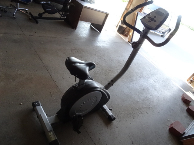 Stationary exercise bike