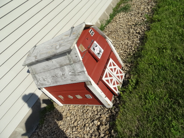 Barn toy box